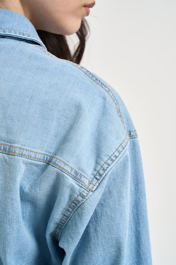 Camicia donna in denim chiaro cropped - 4
