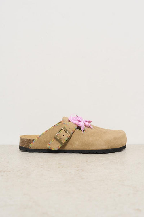 Sabot donna in suede beige con frange
