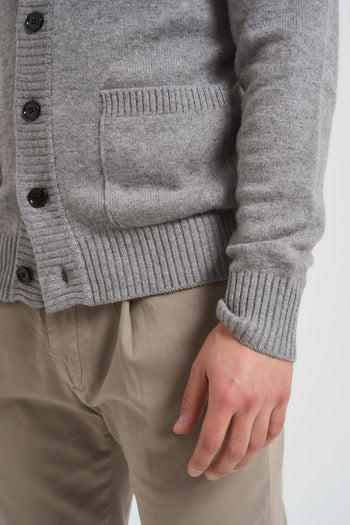 Cardigan uomo scollo a V grigio chiaro - 3