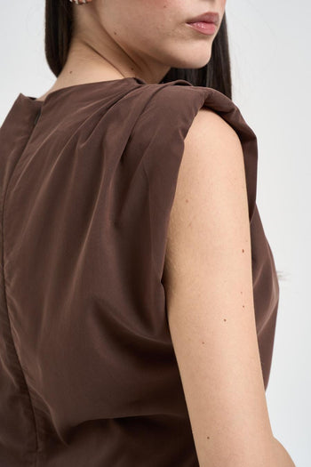 Abito con blusa e pantalone marrone - 5